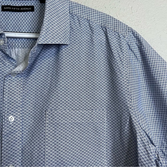 Saks Fifth Avenue Short Sleeve Button Down Men's Blue & White Patterned Shirt XL - Picture 10 of 13
